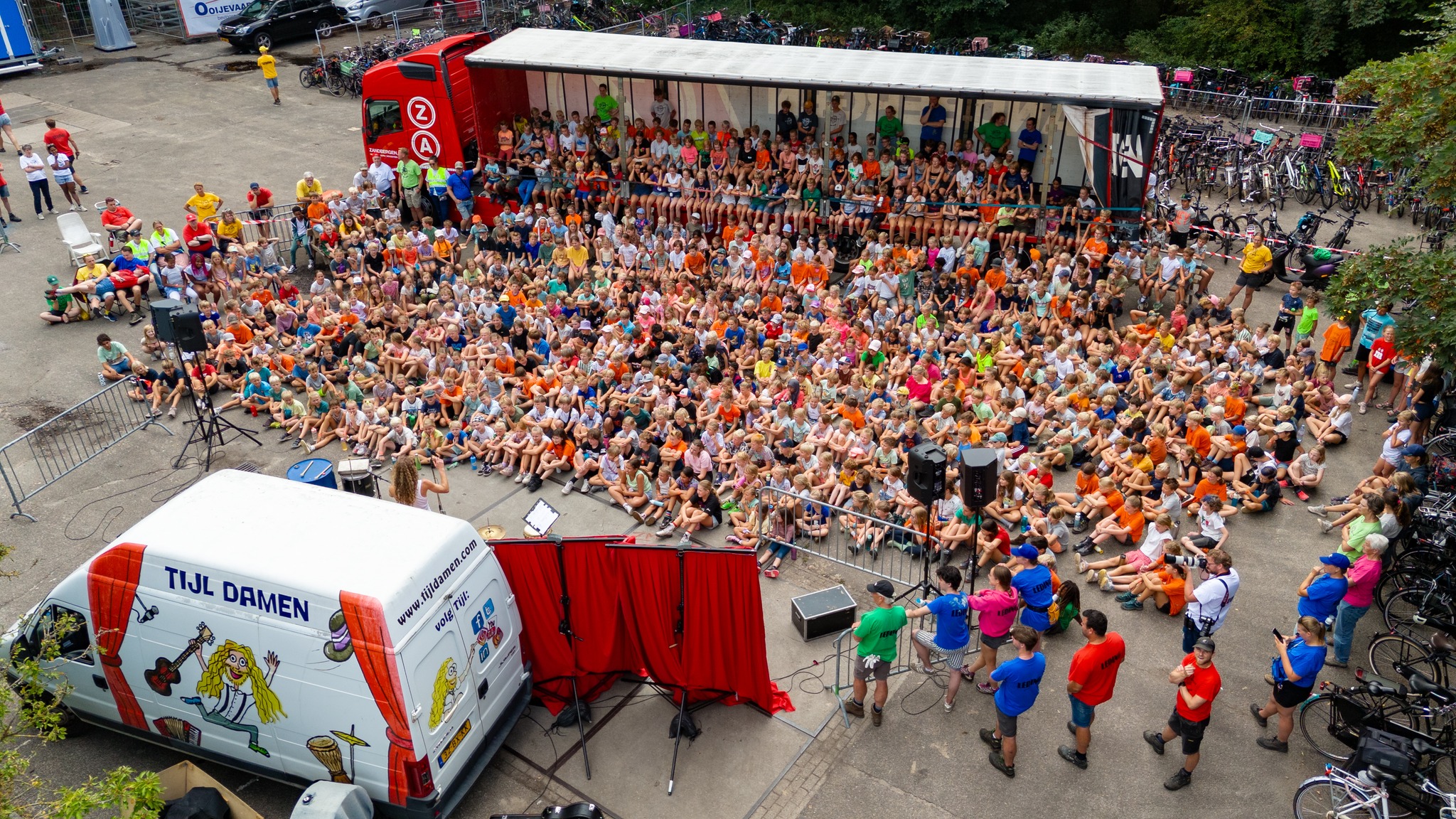 Buitenvoorstelling Tijl Damen Theaterbus